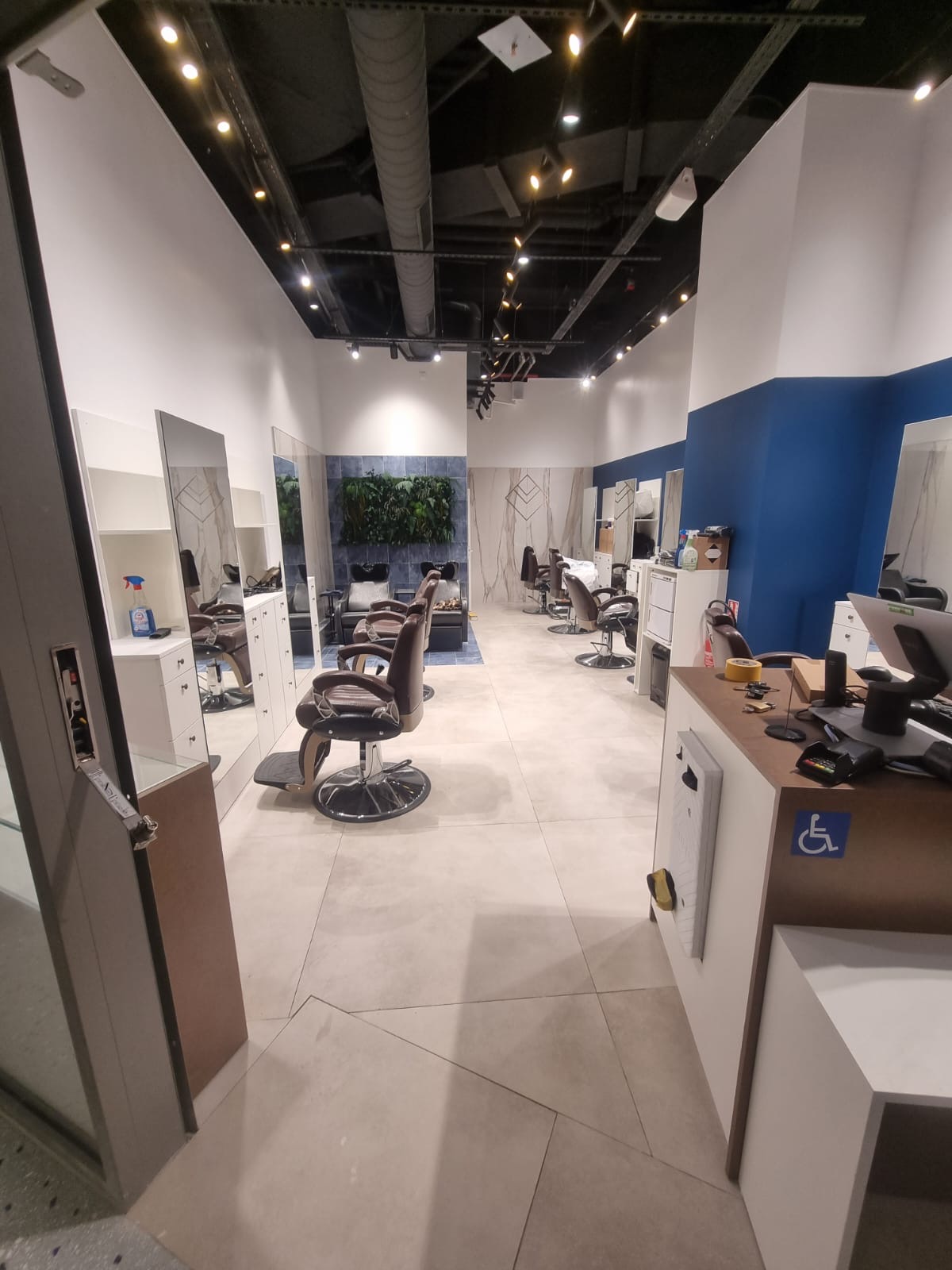 Barber shop après rénovation Cap3000 Saint-Laurent-du-Var – AG RENOV NISSA