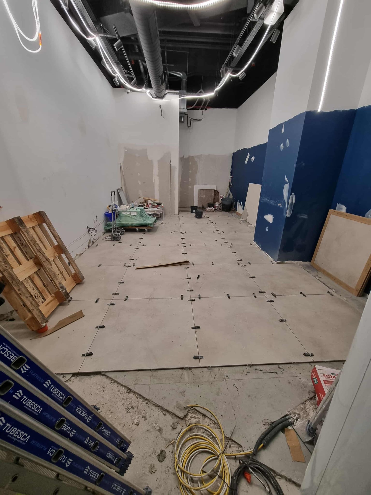 Barber shop avant rénovation Cap3000 Saint-Laurent-du-Var – AG RENOV NISSA