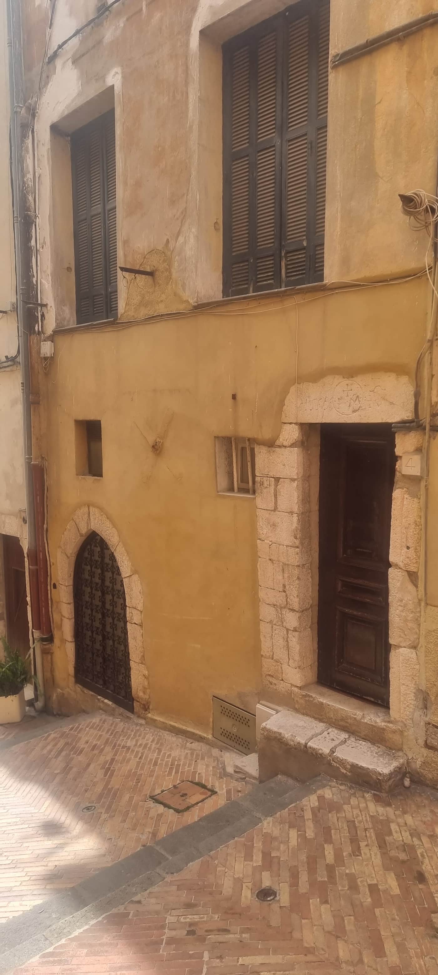 Façade avant ravalement Villefranche-sur-Mer – AG RENOV NISSA