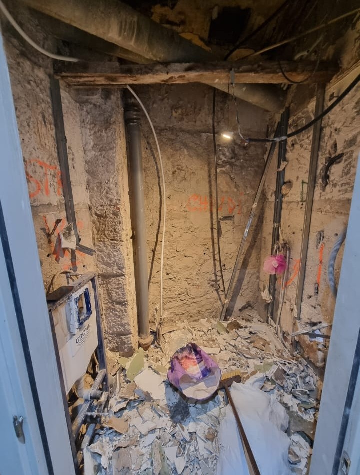 Salle de bain avant rénovation complète Nice – AG RENOV NISSA